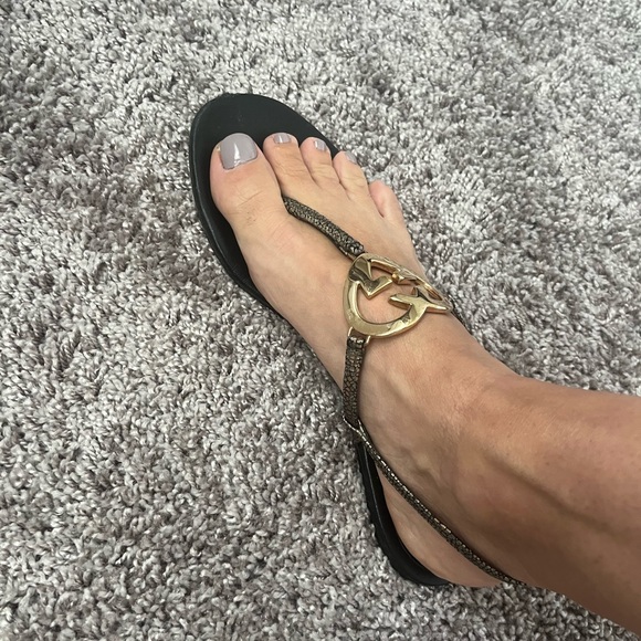 Gucci Metallic Leather GG Interlocking HEART Thong Sandal - Picture 3 of 10